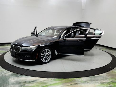 Used 2017 BMW 740i RWD image 9