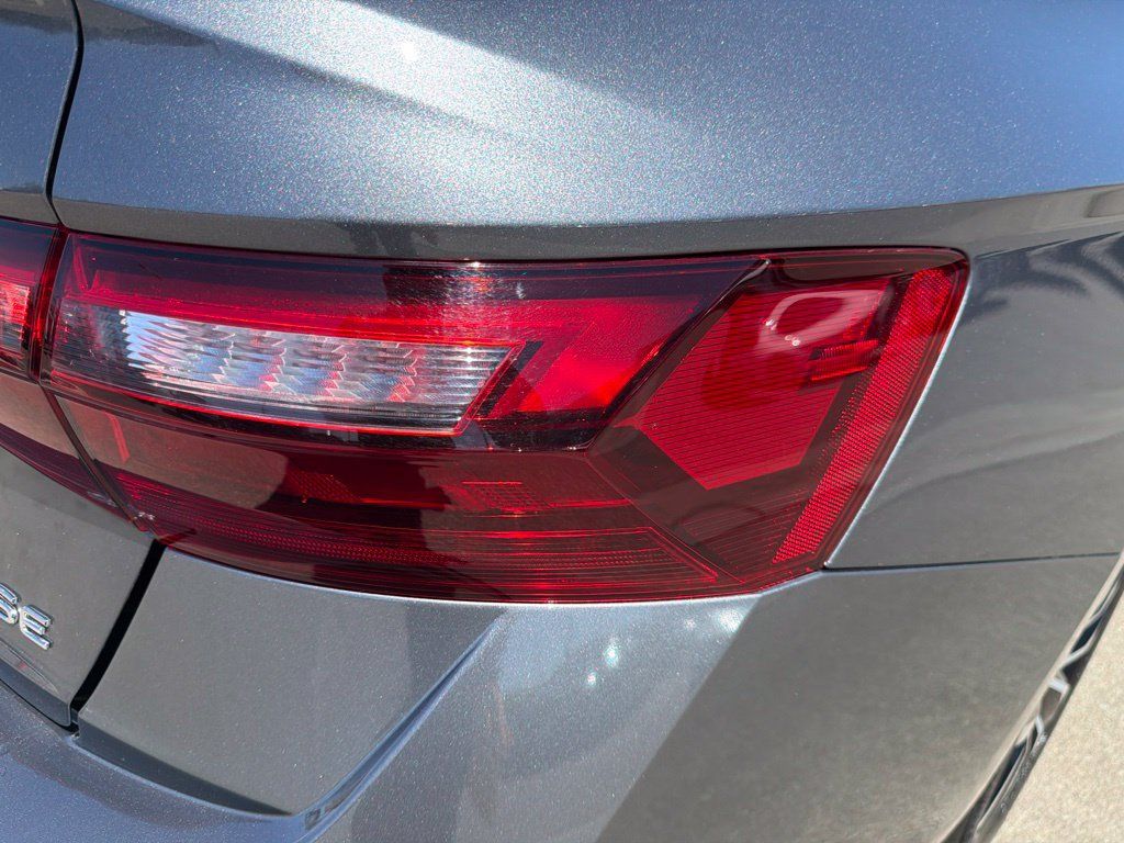 Used 2025 Volkswagen Jetta SE FWD image 5