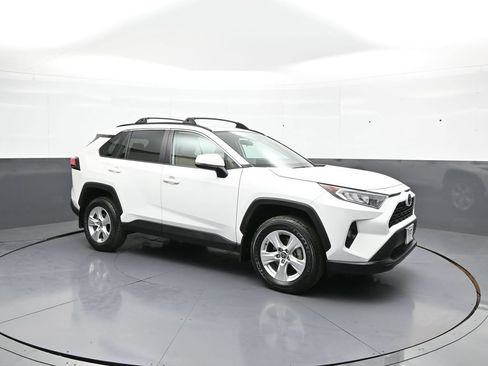Used 2021 Toyota RAV4 XLE AWD/4WD image 4