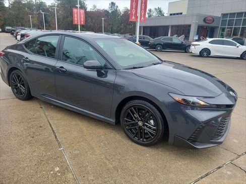 Certified 2025 Toyota Camry SE image 9