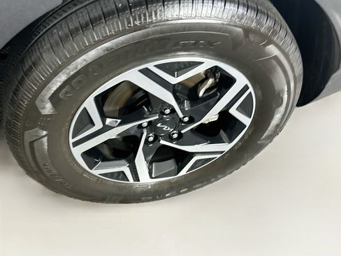 Used 2025 Kia Sportage LX FWD image 11