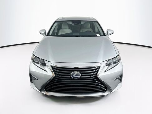 Used 2018 Lexus ES 300h w/ Navigation Package FWD image 2