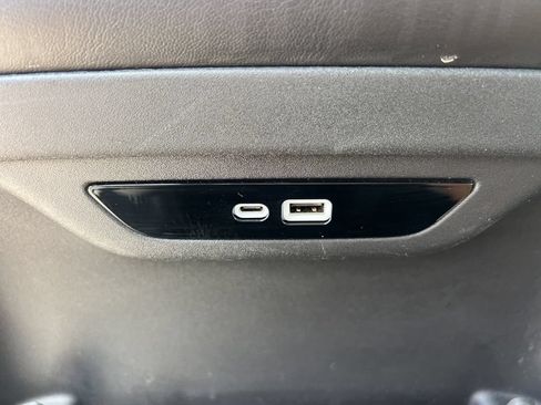 Used 2024 Chrysler Pacifica Touring-L FWD image 18