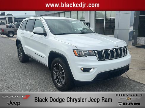 Used 2019 Jeep Grand Cherokee Laredo w/ 18" Wheel & 8.4" Radio Group image 1