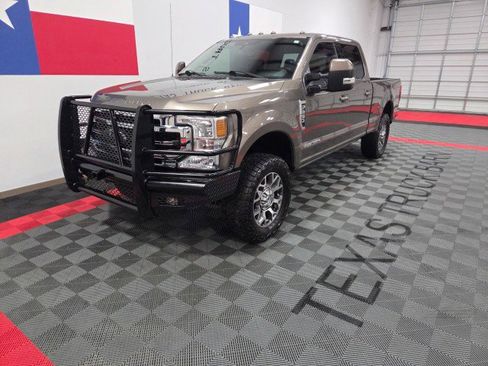 Used 2020 Ford F250 Lariat w/ Lariat Ultimate Package image 3