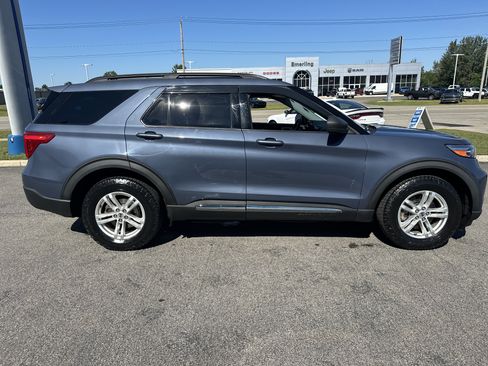 Used 2021 Ford Explorer XLT w/ Equipment Group 202A AWD/4WD image 17