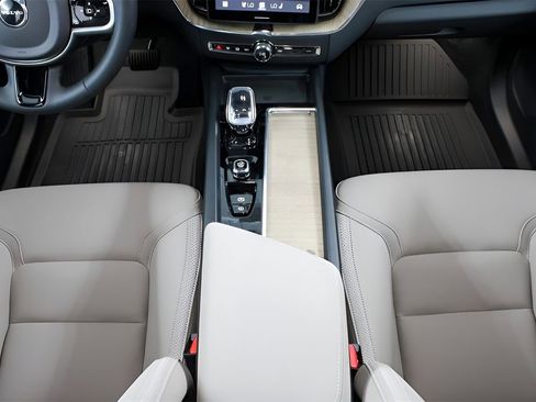 New 2026 Volvo XC60 B5 Plus w/ Protection Package Premier image 16