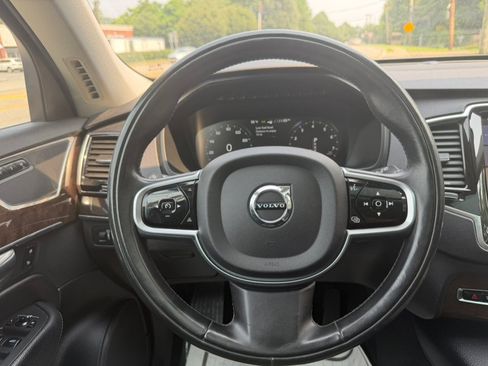 Used 2016 Volvo XC90 T6 Momentum w/ Momentum Plus Package AWD/4WD image 18