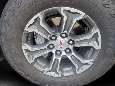 Used 2025 GMC Sierra 1500 SLE w/ X31 Off-Road Package AWD/4WD image 36