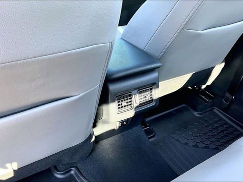 Used 2025 Toyota Camry SE w/ Convenience Package FWD image 10