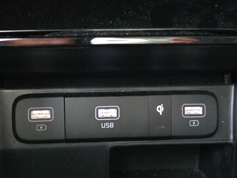 Used 2023 Kia Sorento SX image 16