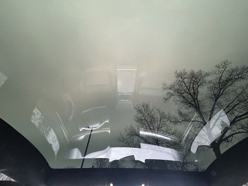 Used 2022 Tesla Model S Plaid image 15