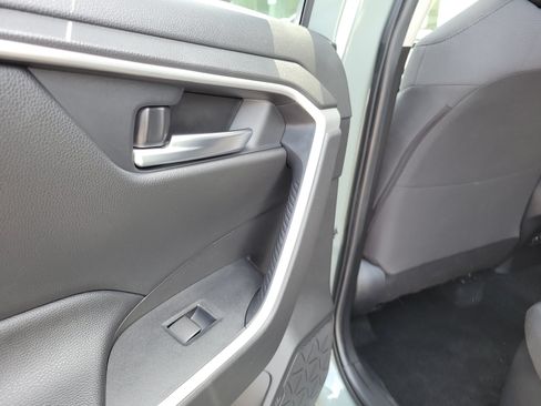 Used 2020 Toyota RAV4 XLE w/ Convenience Package AWD/4WD image 13