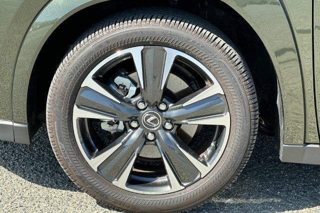 Used 2026 Lexus UX 300h FWD w/ Accessory Package (Z2) image 33