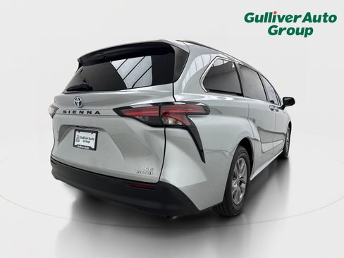 Used 2021 Toyota Sienna LE FWD image 8