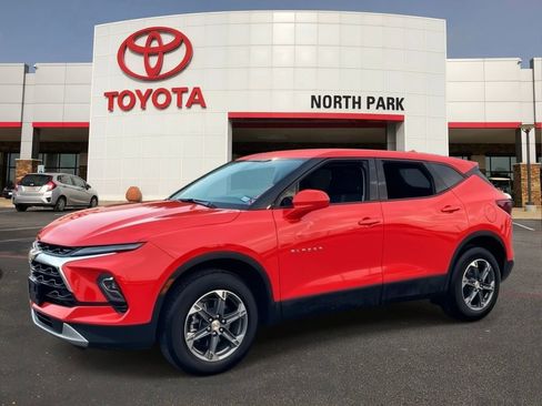 Used 2025 Chevrolet Blazer LT image 1