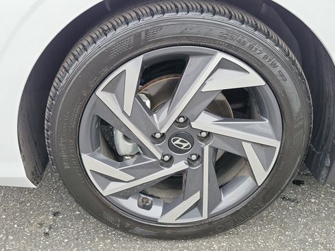 Certified 2025 Hyundai Elantra Sport image 25