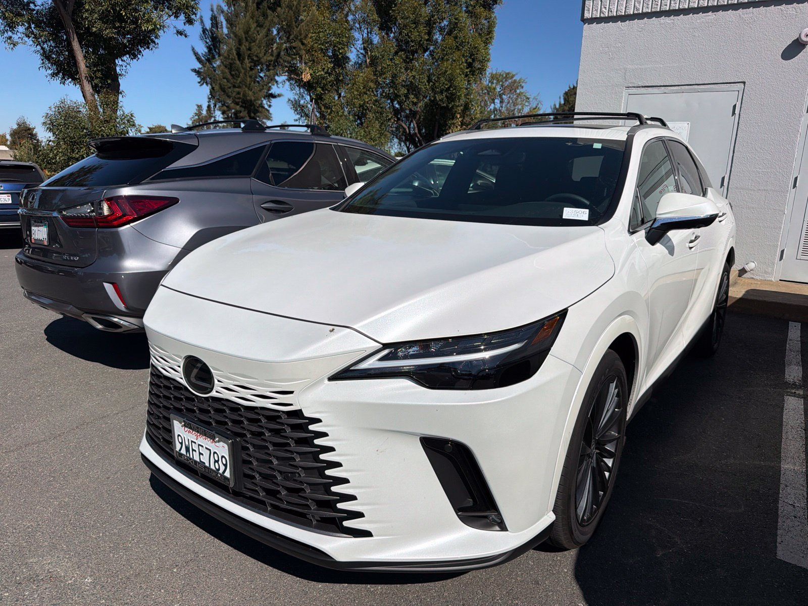 Used 2025 Lexus RX 350h w/ Convenience Package AWD/4WD image 2