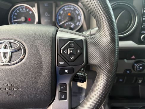 Used 2020 Toyota Tacoma SR5 RWD image 15