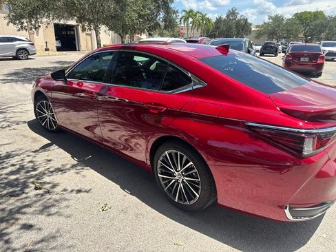 Certified 2025 Lexus ES 300h w/ Premium Package FWD image 5
