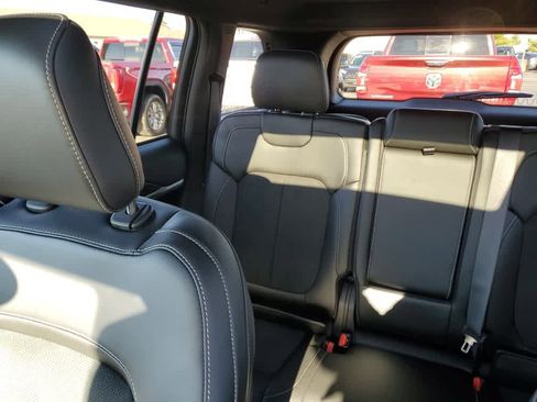 New 2026 Jeep Grand Cherokee Altitude image 14