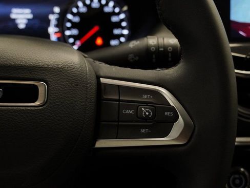 Used 2025 Jeep Compass Latitude w/ Altitude Special Edition AWD/4WD image 35