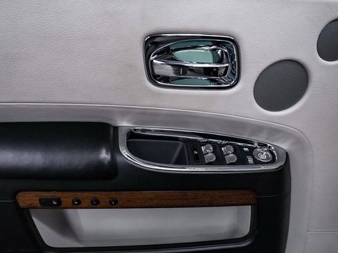 Used 2011 Rolls-Royce Ghost image 16