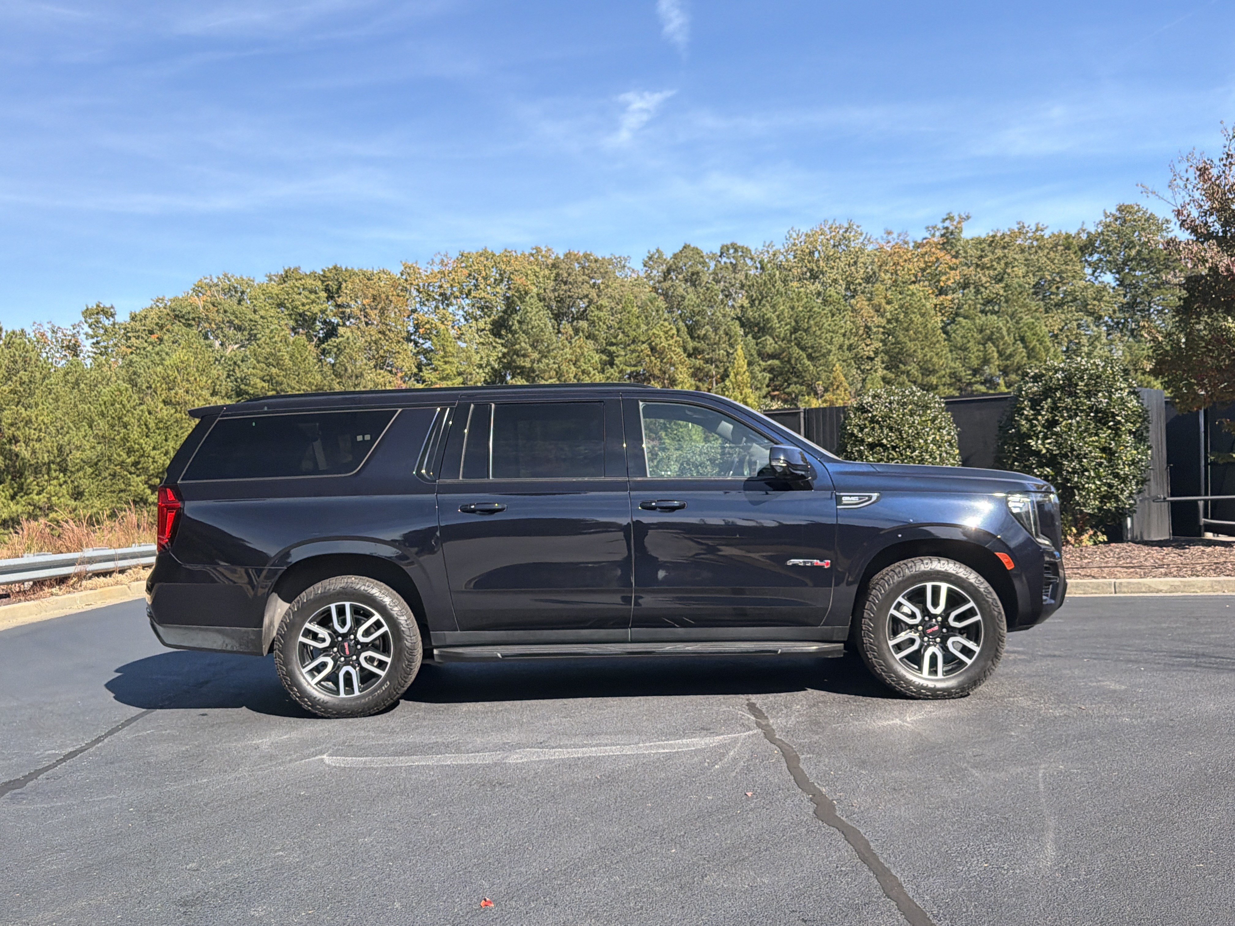 Used 2021 GMC Yukon XL AT4 w/ Rear Media and Nav Package AWD/4WD image 5