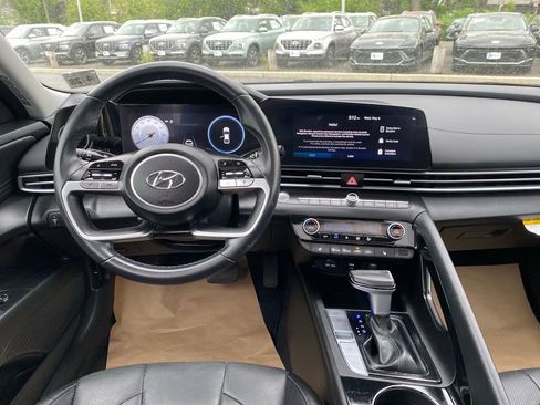 Certified 2023 Hyundai Elantra Limited FWD image 10