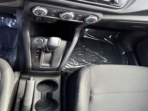 Certified 2025 Nissan Kicks Play S image 27