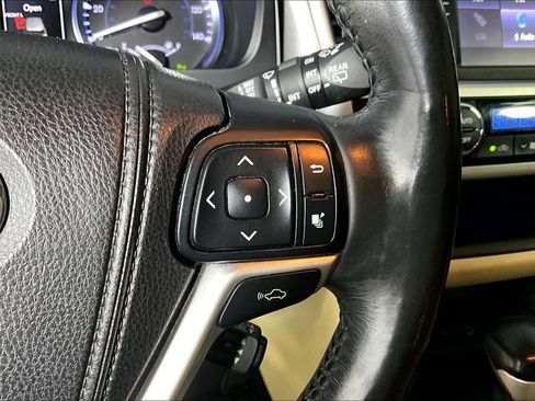 Used 2015 Toyota Highlander Limited Platinum AWD/4WD image 19