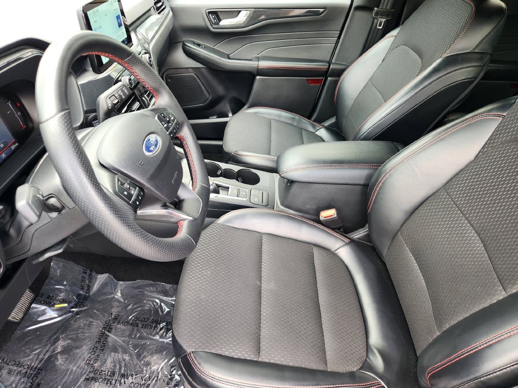Used 2025 Ford Escape ST-Line FWD image 13
