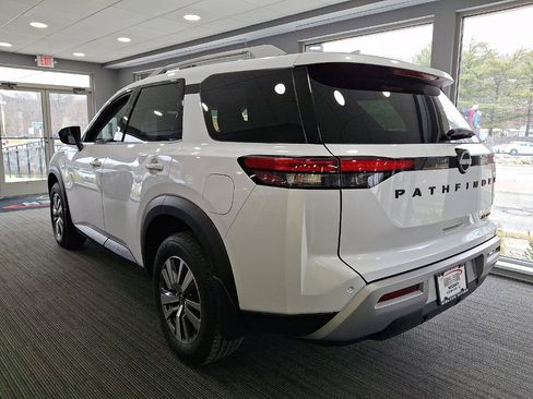 New 2025 Nissan Pathfinder SL w/ Black Appearance Package image 2