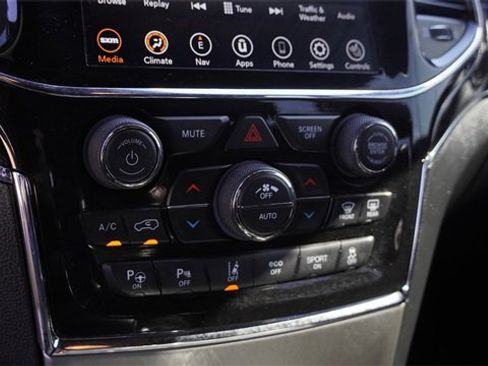 Used 2021 Jeep Grand Cherokee Overland image 27