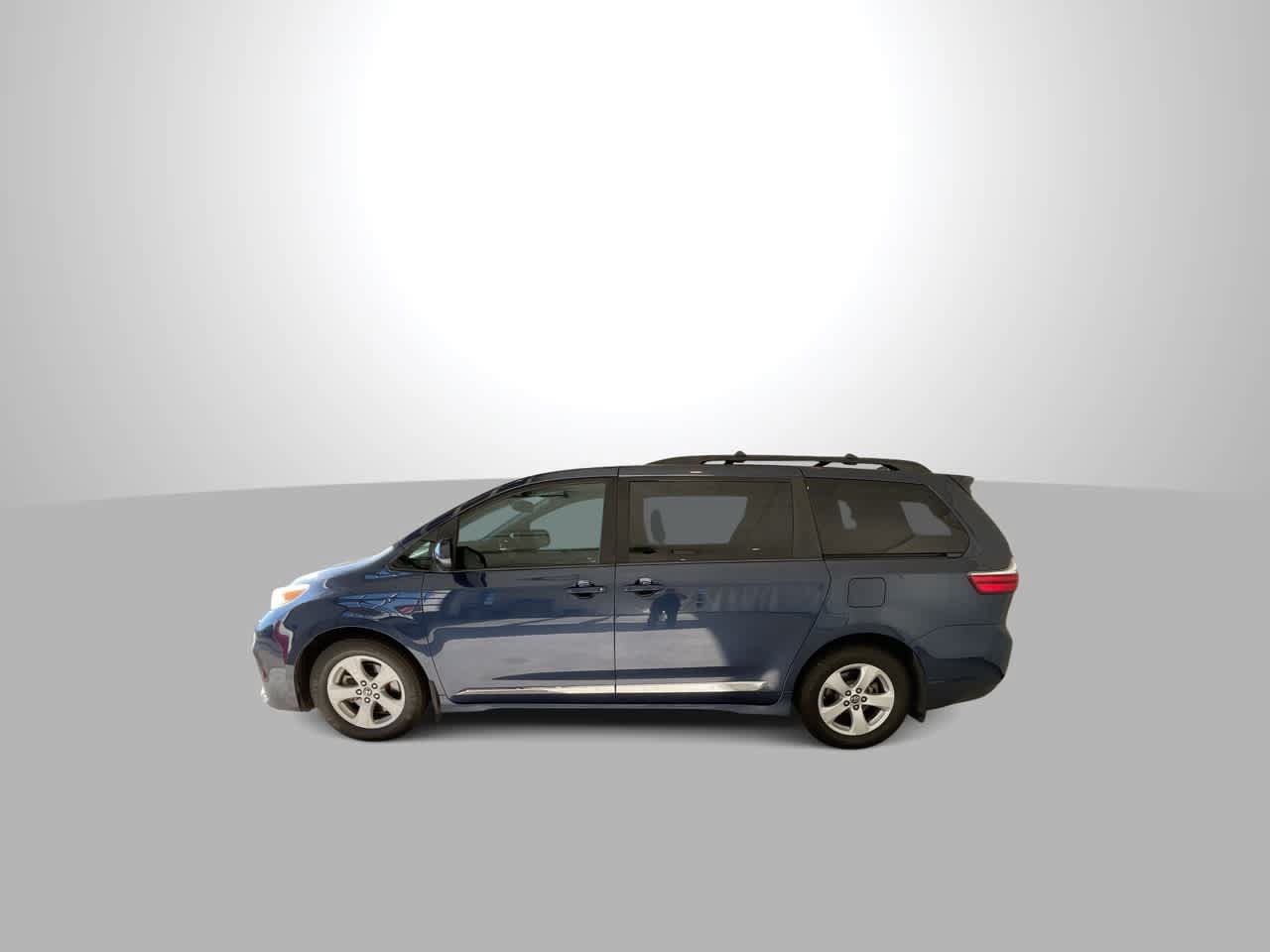 Used 2020 Toyota Sienna LE w/ Protection Package FWD image 5