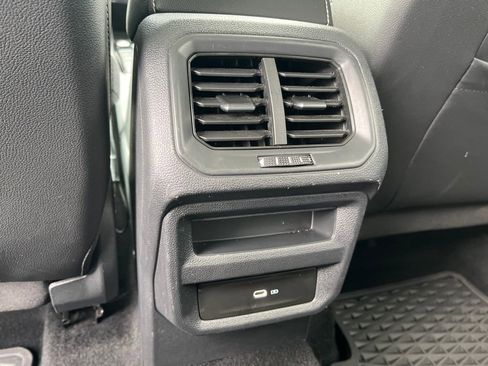 Used 2023 Volkswagen Taos SE w/ Panoramic Sunroof Package image 14