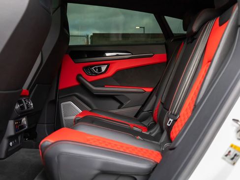 Used 2022 Lamborghini Urus image 53
