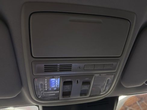 Used 2020 Honda CR-V Touring image 17