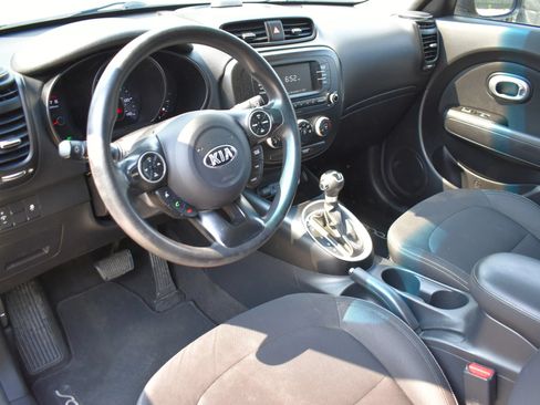 Used 2018 Kia Soul FWD image 3