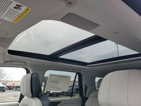 New 2026 Lincoln Navigator Reserve image 11