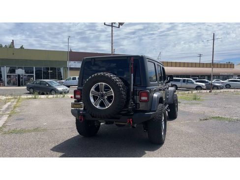 Used 2018 Jeep Wrangler Unlimited Sahara AWD/4WD image 2