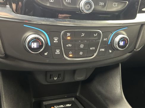 Certified 2023 Chevrolet Traverse LT w/ Midnight/Sport Edition image 23