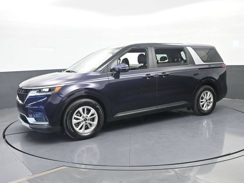 Used 2024 Kia Carnival LX FWD image 2