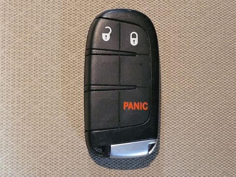 Used 2019 Jeep Grand Cherokee Laredo RWD image 32