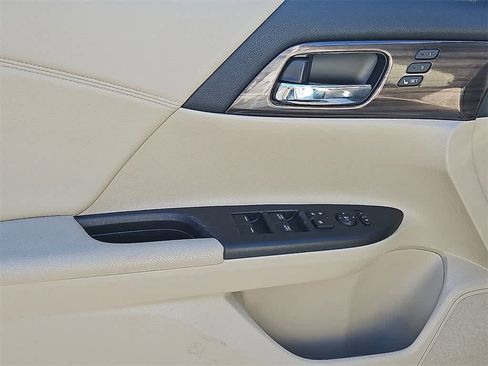 Used 2016 Honda Accord EX-L image 11