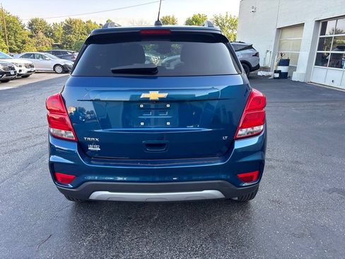Used 2019 Chevrolet Trax LT w/ Sun & Sound Package FWD image 4
