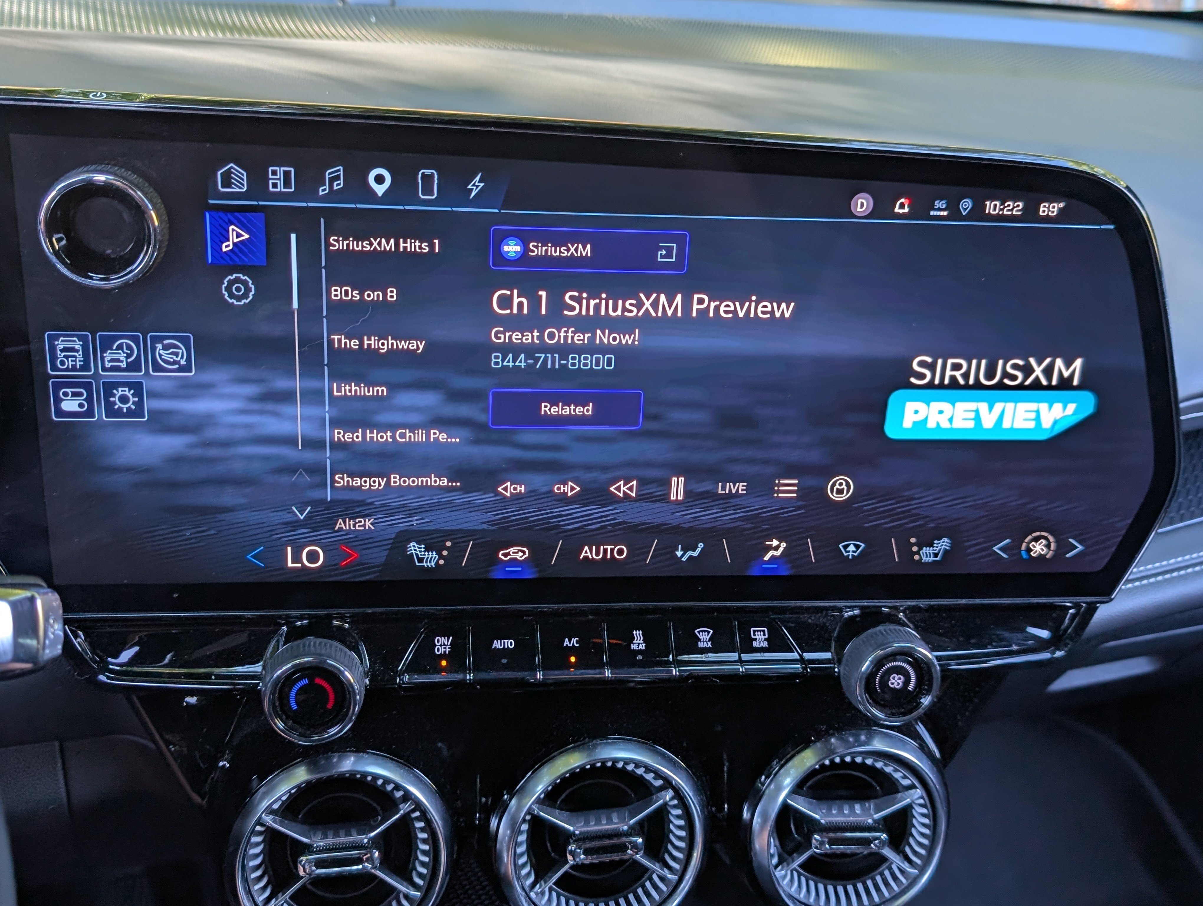 Used 2024 Chevrolet Blazer EV LT AWD/4WD image 29