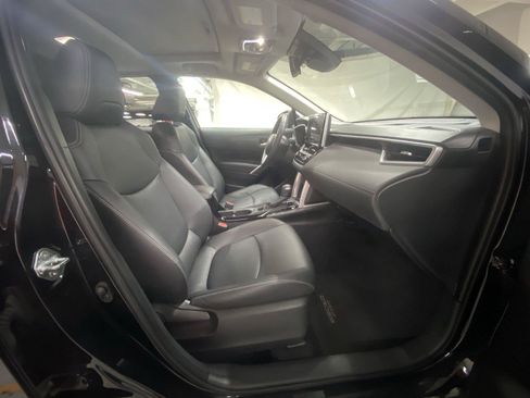 Used 2024 Toyota Corolla Cross XLE w/ Convenience Package AWD/4WD image 29
