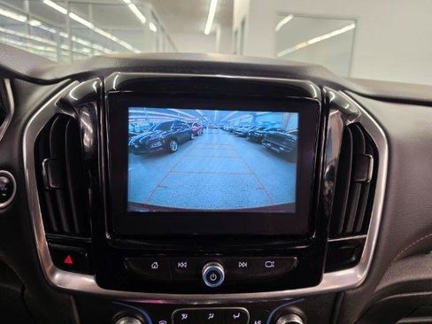 Used 2019 Chevrolet Traverse LT FWD image 25