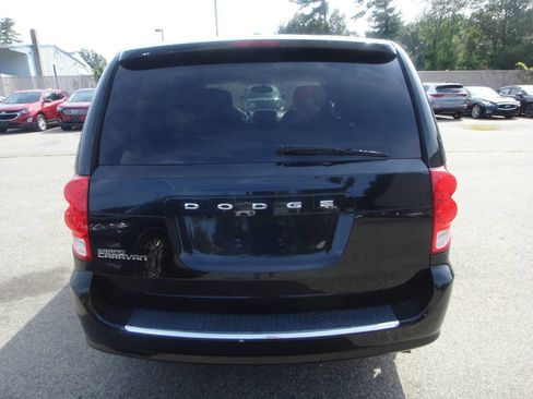 Used 2018 Dodge Grand Caravan SE w/ UConnect Hands-Free Group image 5
